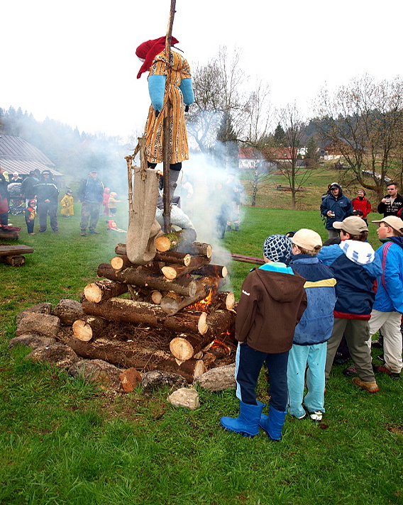 05 hranice vzplala.jpg